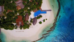 Items You Should Never Forget to Pack When You Go to the Beach