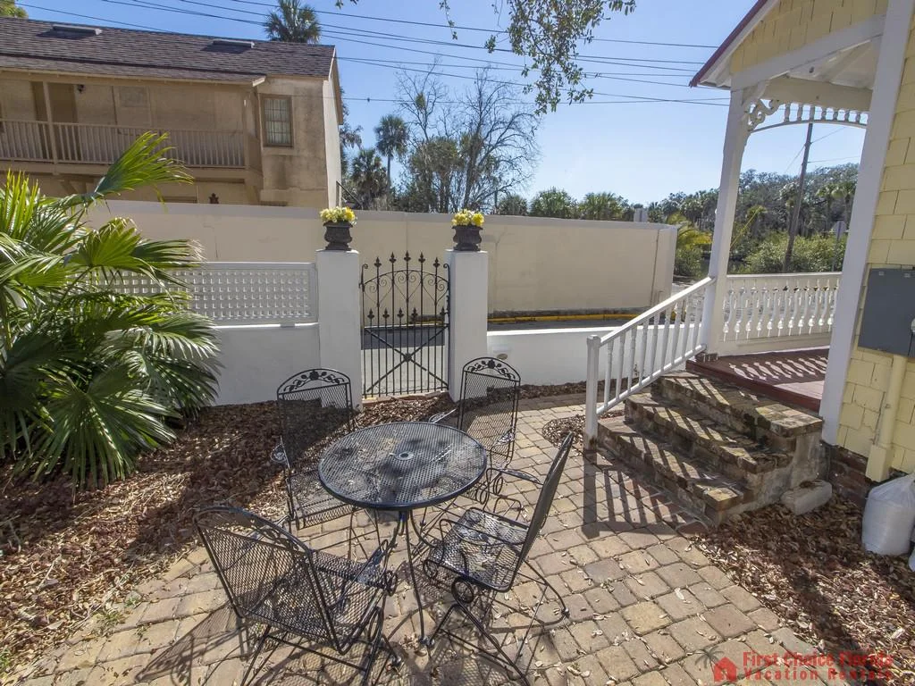 50 St. Francis Street - Gated Courtyard with Table and Chairs