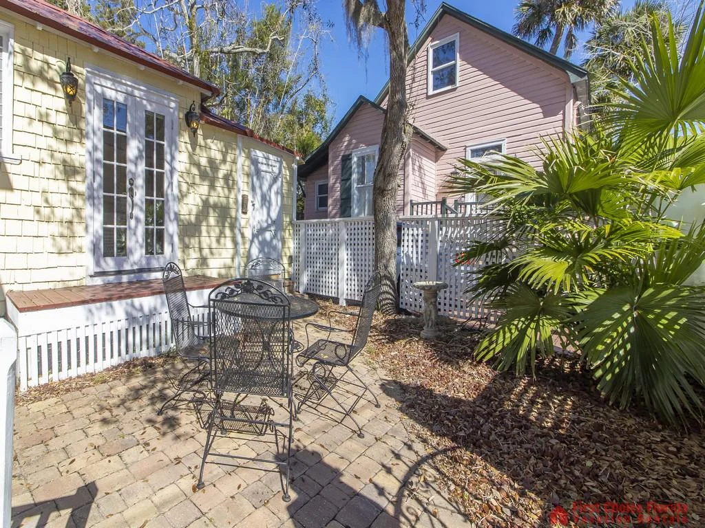 50 St. Francis Street - Gated Courtyard