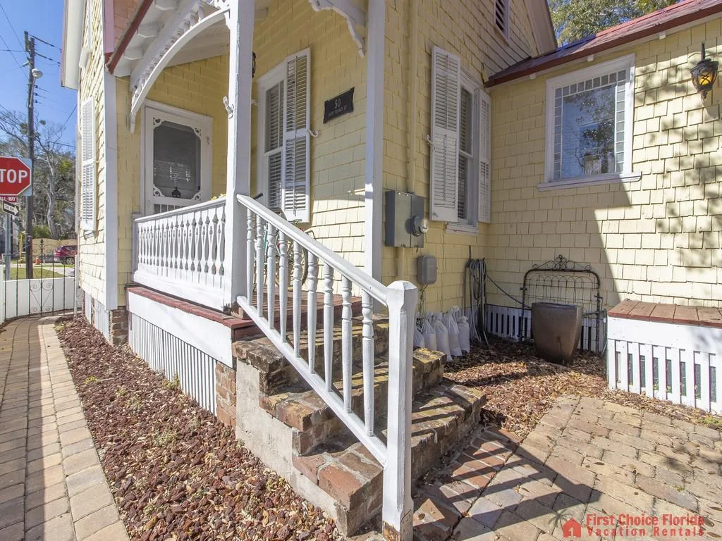 50 St. Francis Street - Side Entry