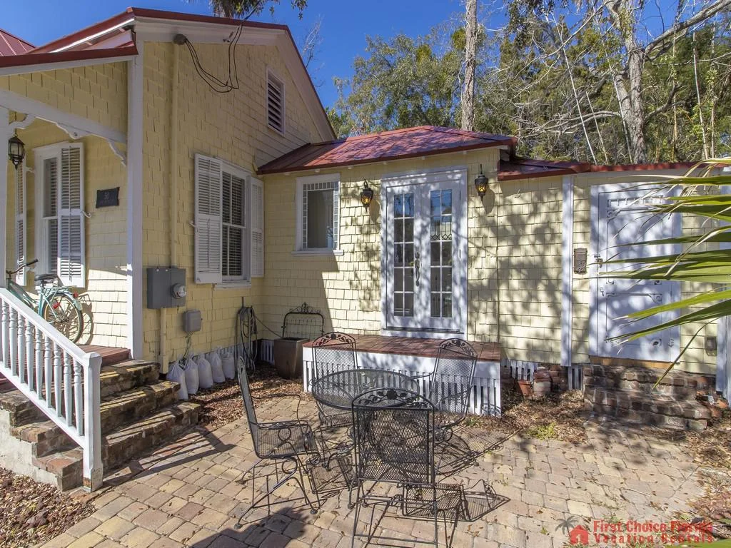 50 St. Francis Street - Gated Courtyard