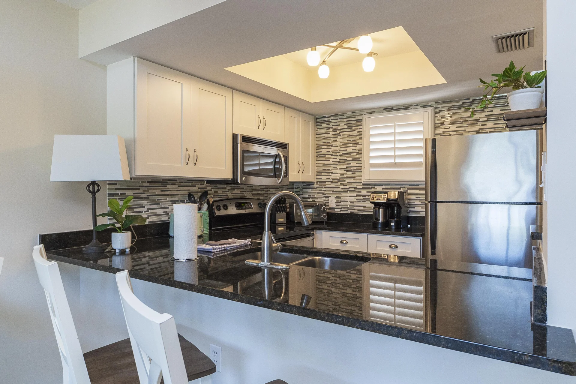 Kitchen Bar with Seating