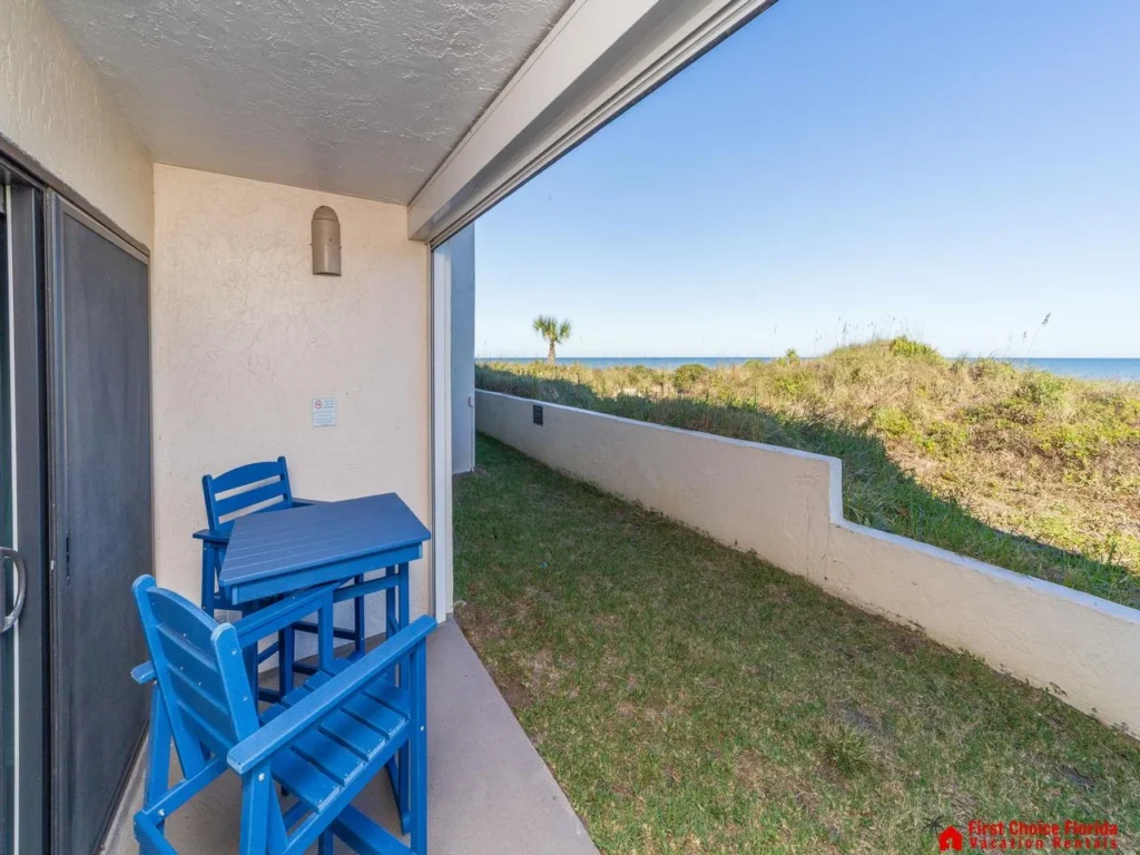 Cozy balcony with ocean views and fresh sea breeze!