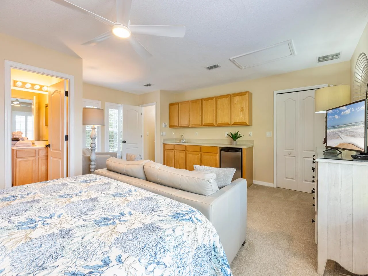 Bright and cozy bedroom with spacious living area and ensuite bathroom!