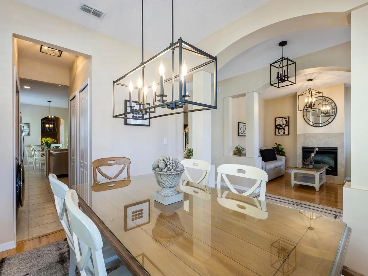 Bright dining area leads to kitchen!