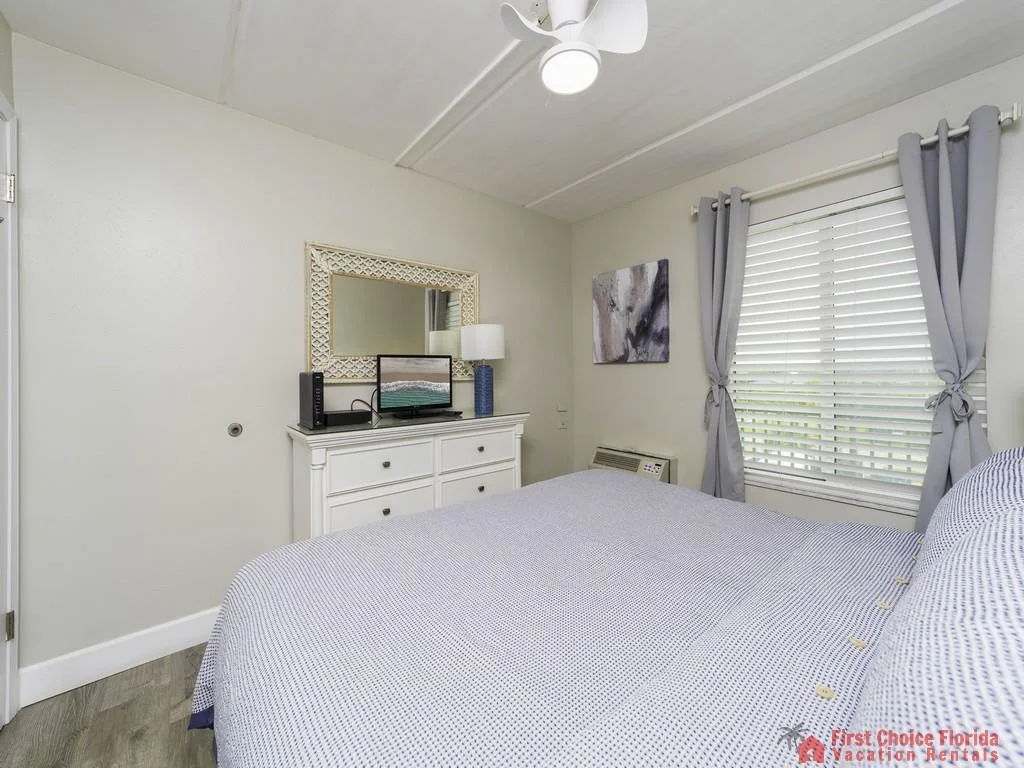 Bedroom complete with Dresser and Nightstand