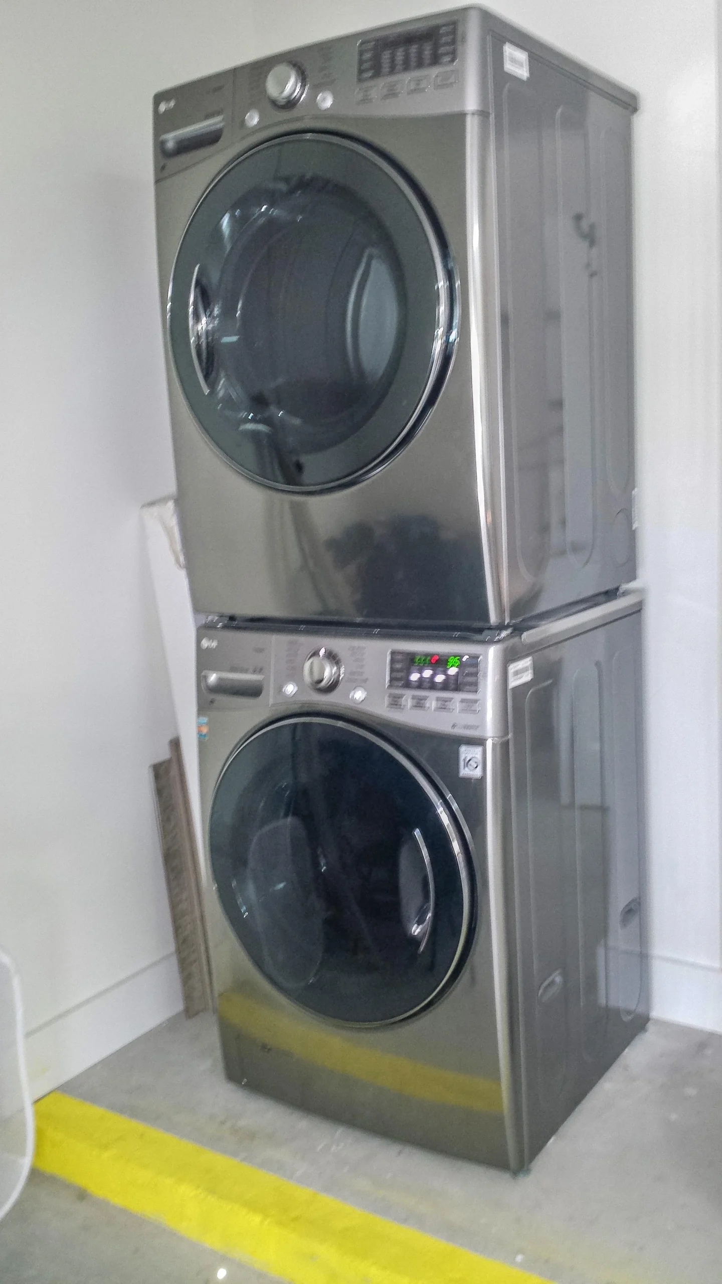 Washer / Dryer in Garage