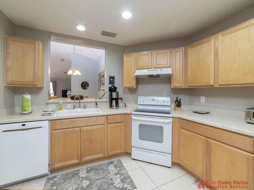 Magnolia Beach House - Kitchen