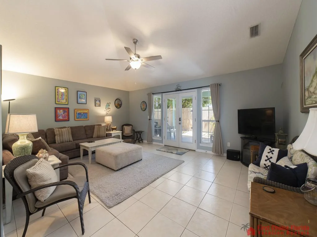Magnolia Beach House - Living Room