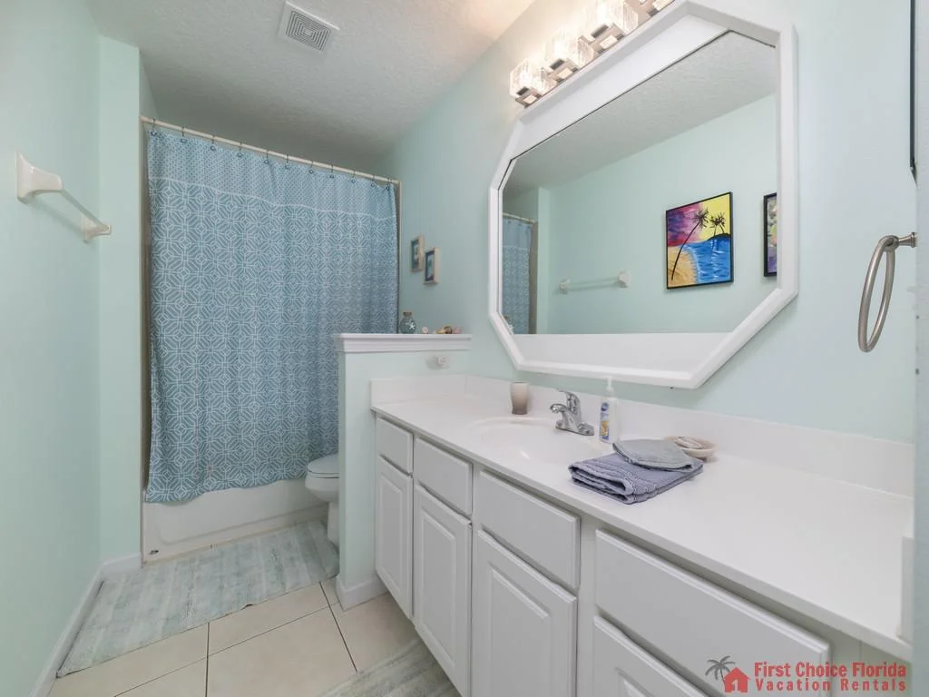 Magnolia Beach House - Guest Bathroom