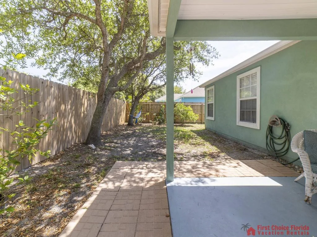 Magnolia Beach House - Patio and Yard