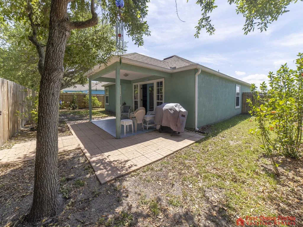Magnolia Beach House - Backyard