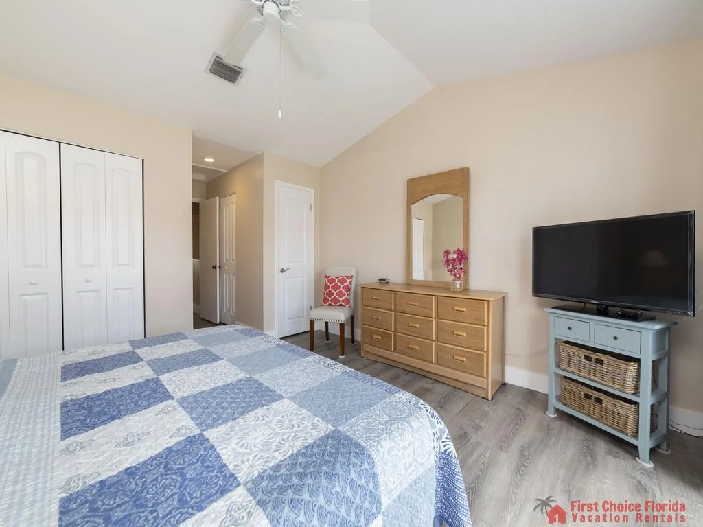 Sea Place 14245 - Master Bedroom Bed with TV