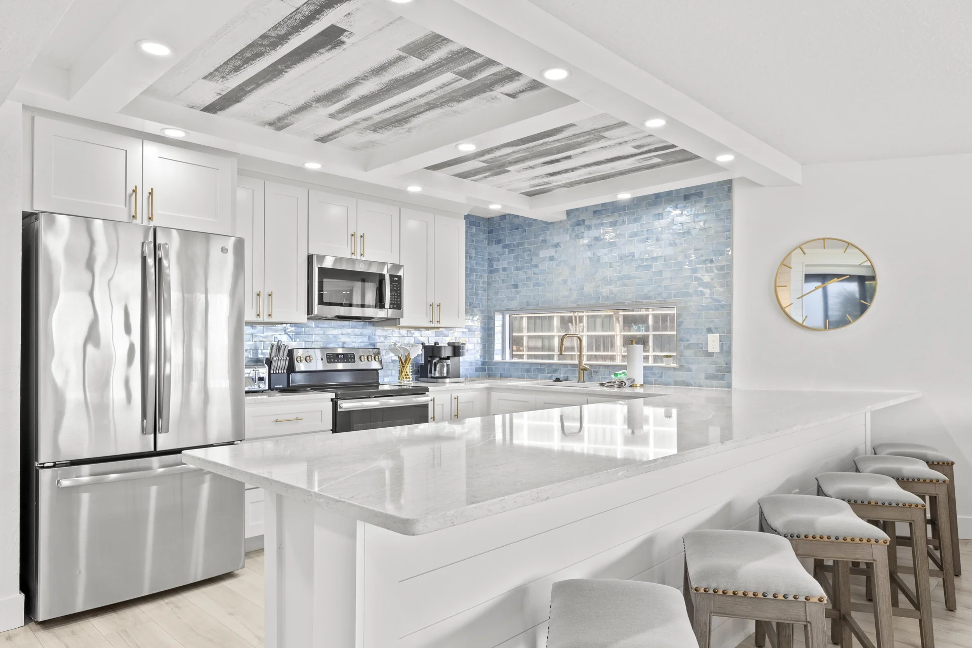 Spacious eat at bar with seating for six!