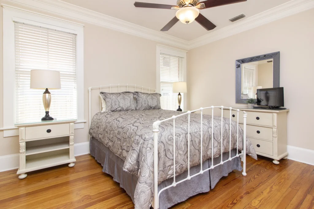 Guest Bedroom - Queen