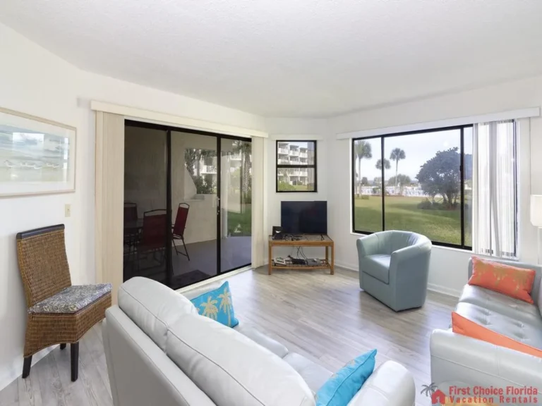 Colony Reef 3101 Living Area with Window