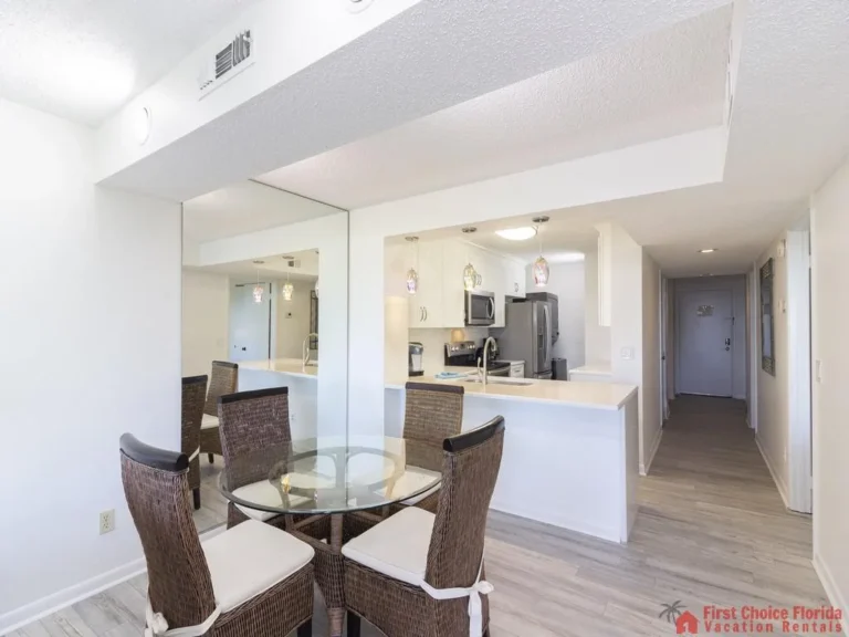 Colony Reef 3101 Dining Area