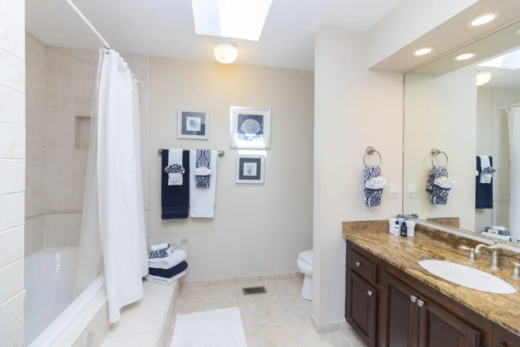 Ocean Sunrise - Master Bath En' suite