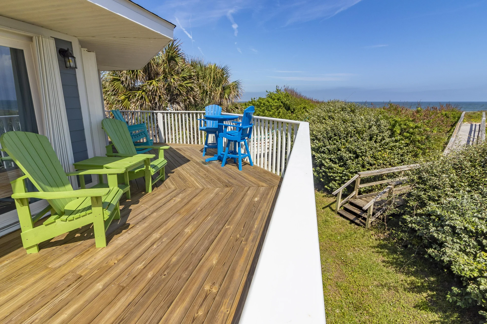 Ocean Sunrise - Oceanfront Deck w/ Outdoor Furniture