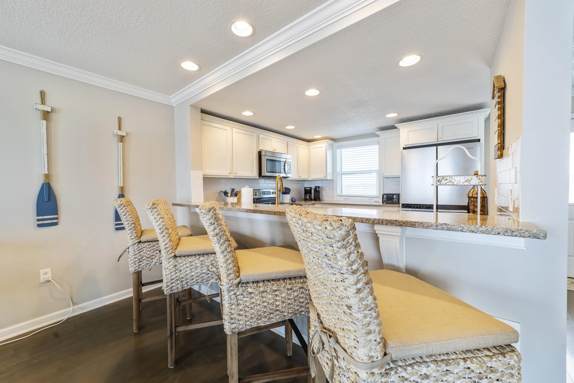 Ocean Oasis - Kitchen Counter with Stools