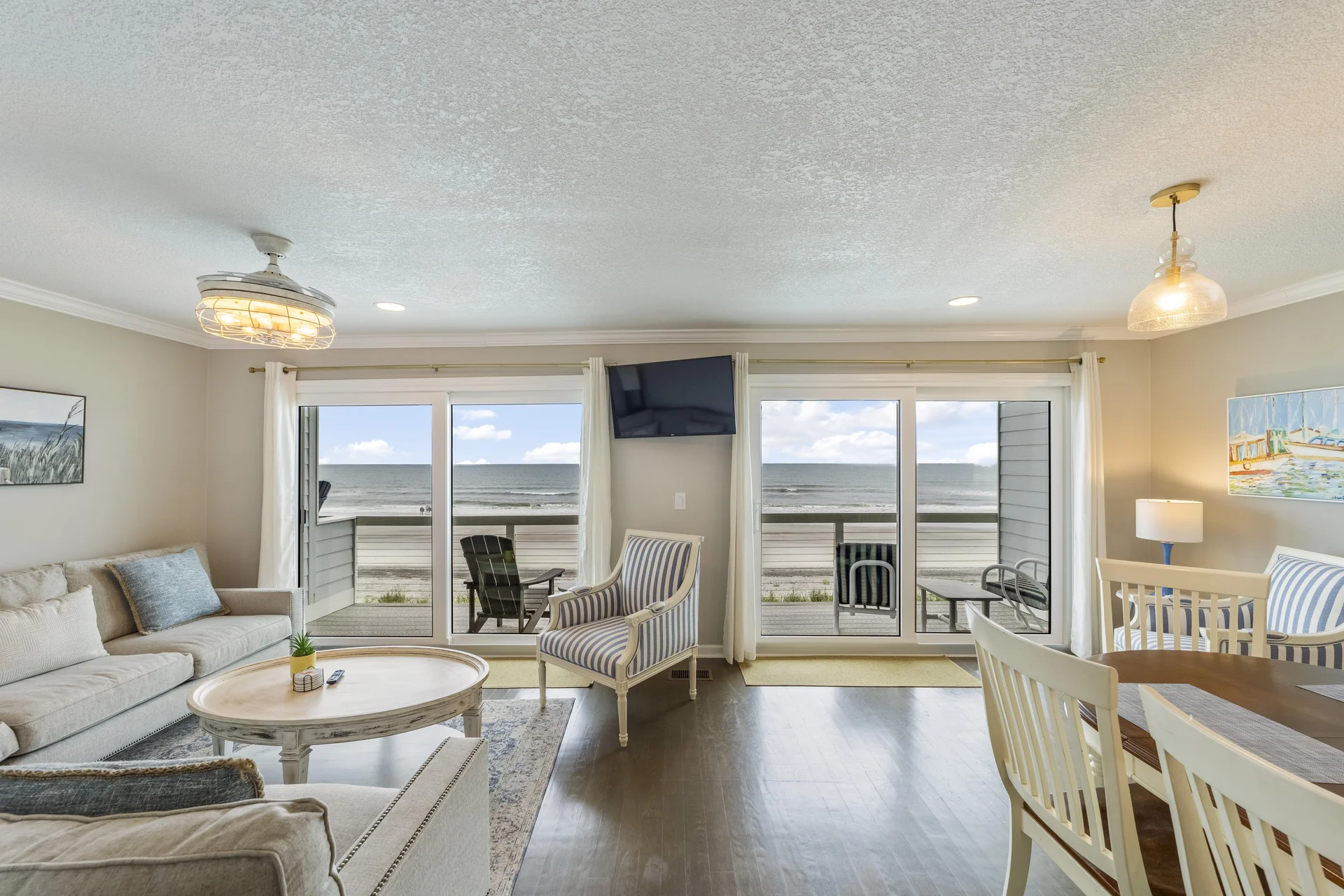 Ocean Oasis - Oceanfront Family Room