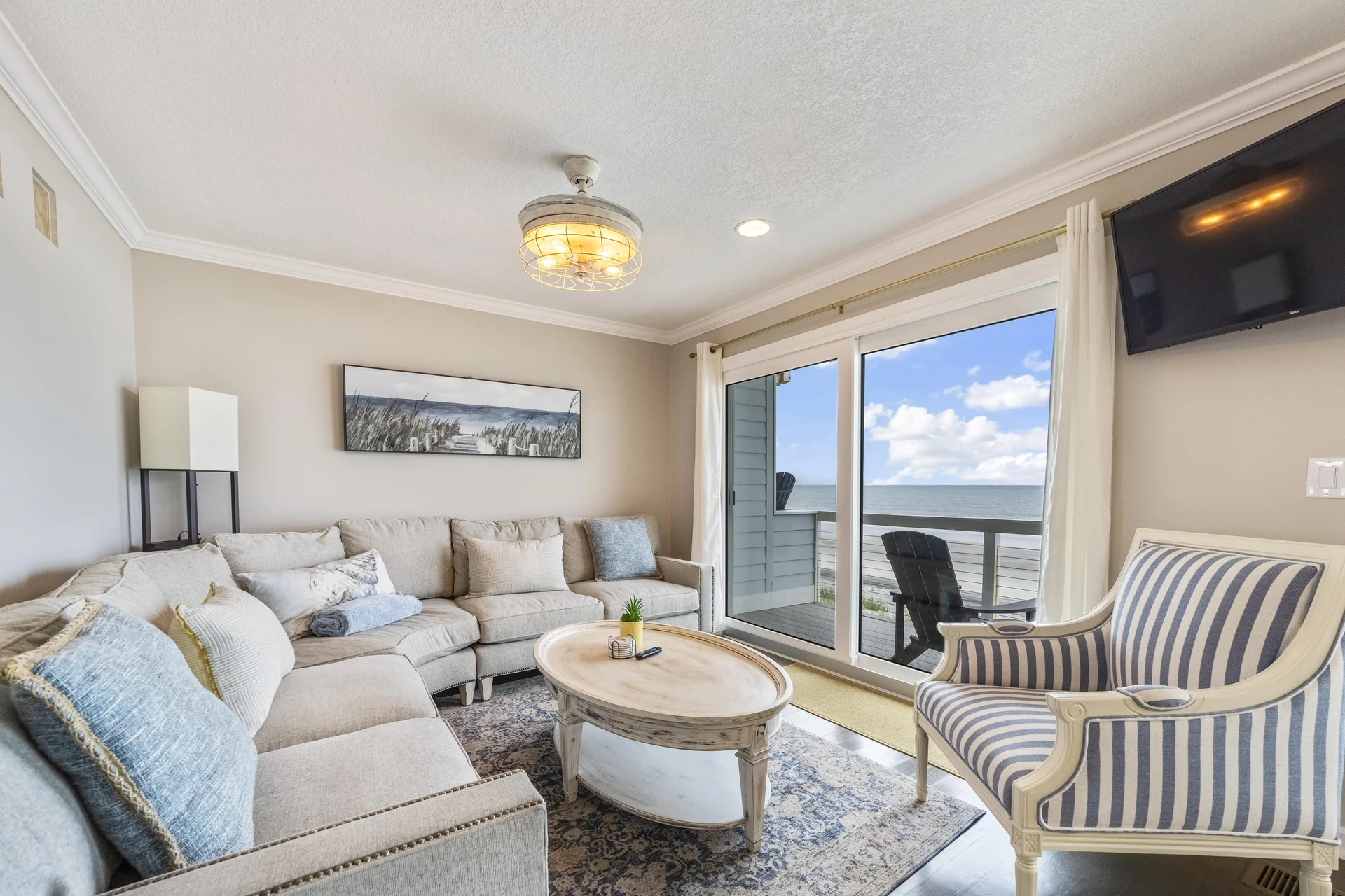 Ocean Oasis - Oceanfront Family Room