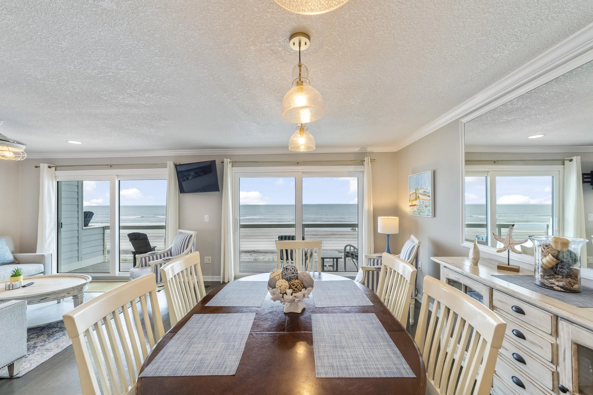 Ocean Oasis - Oceanfront Dining Area