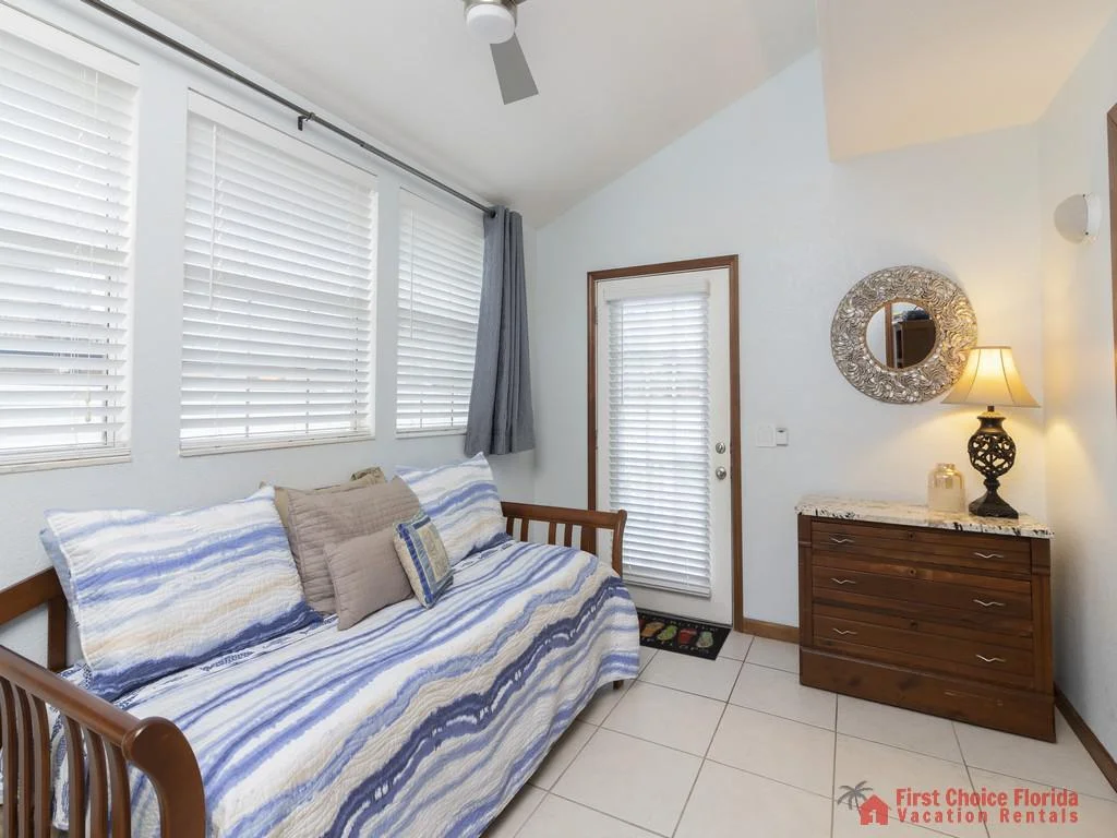 Tarpon Run 35 - Guest Bedroom