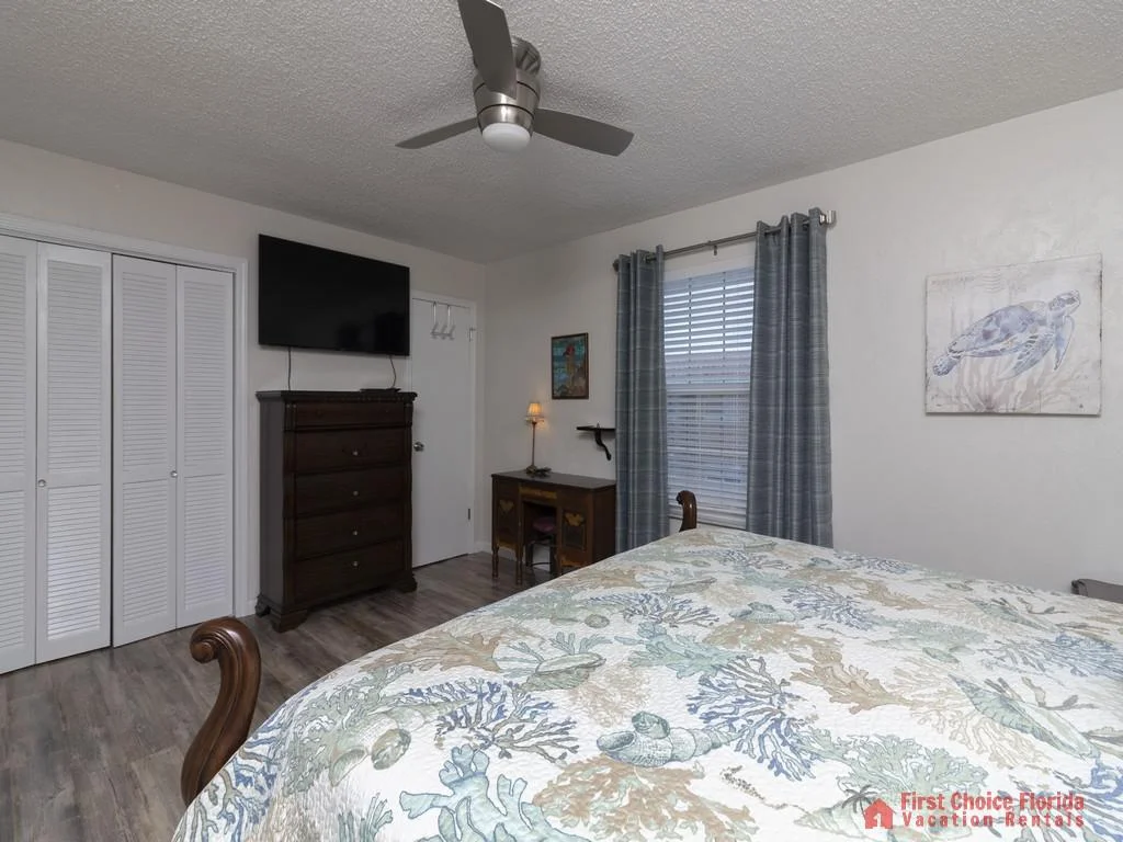 Tarpon Run 35 - Guest Bedroom