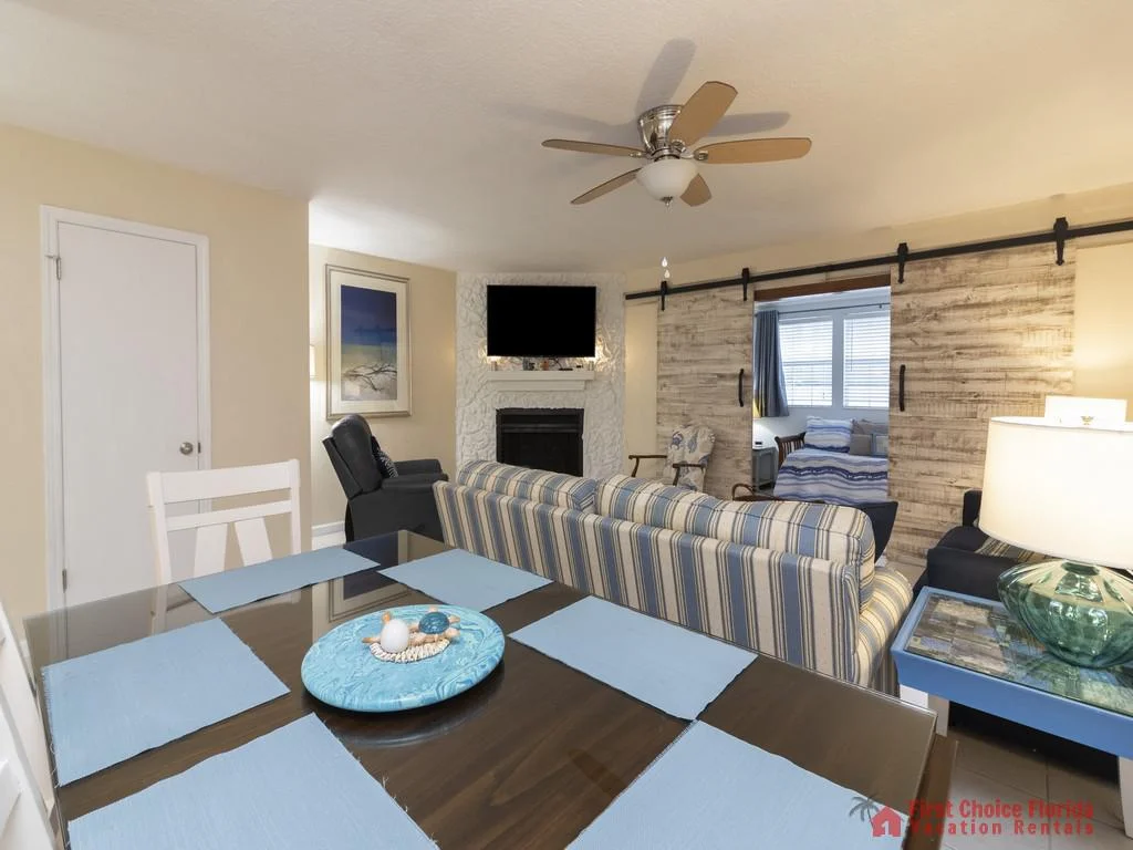 Tarpon Run 35 - Living Room