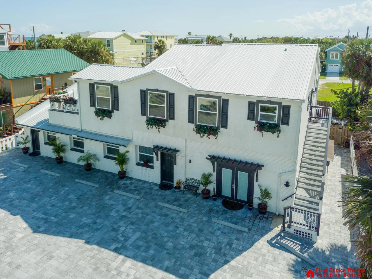 Charming quadraplex with spacious outdoor areas