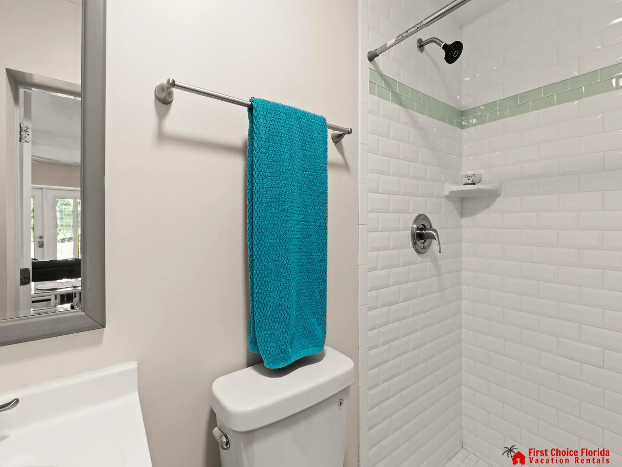 Bright, modern bathroom with refreshing turquoise accents