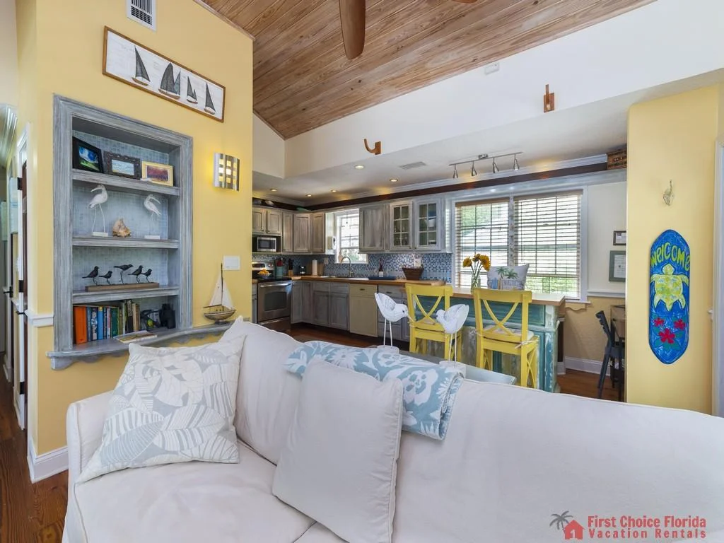 Island Surf Cottage Living Room / Dining Area