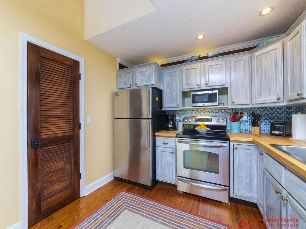 Island Surf Cottage Kitchen