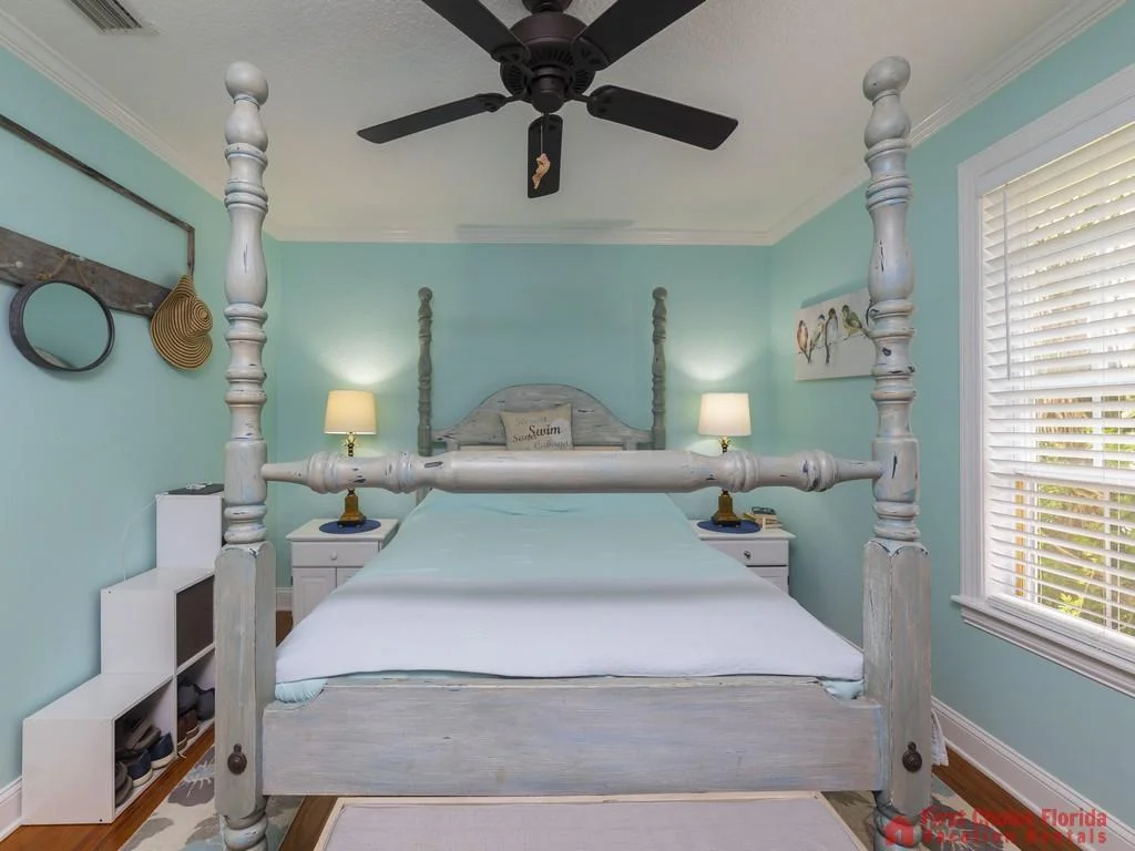 Island Surf Cottage Primary Bedroom