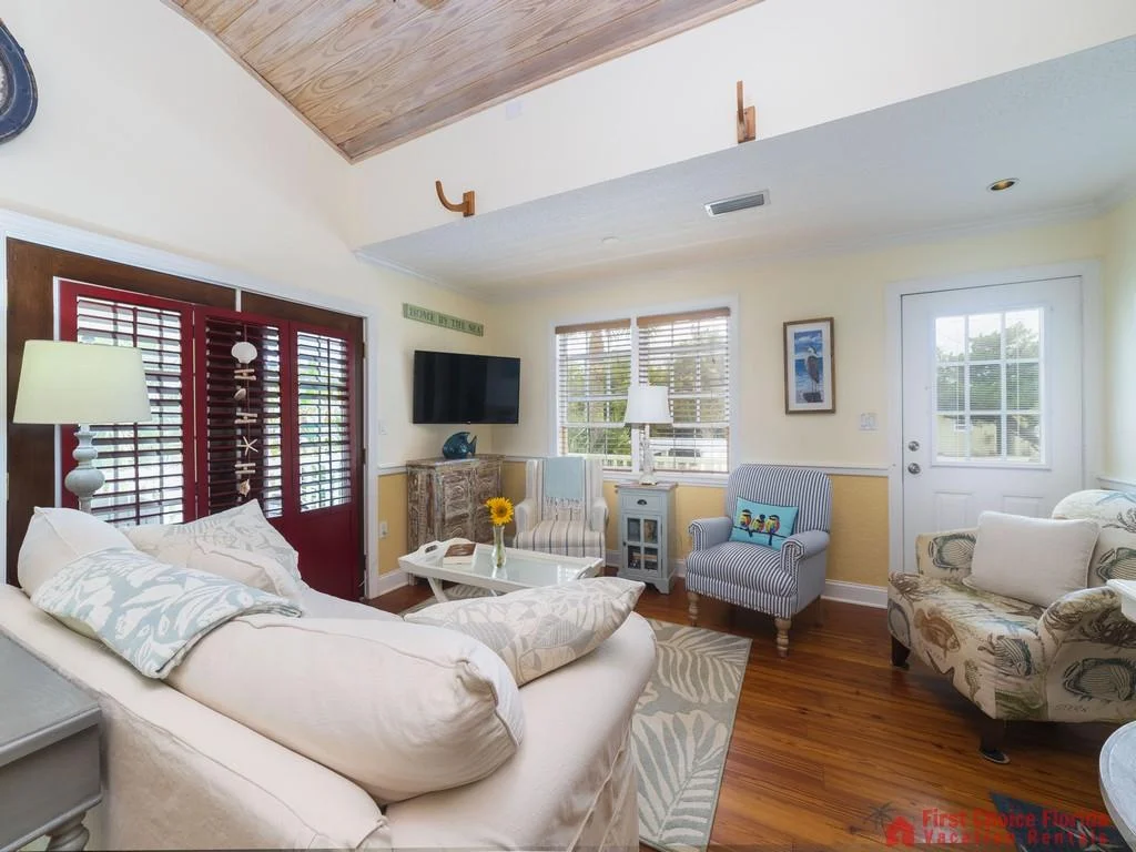 Island Surf Cottage Living Room