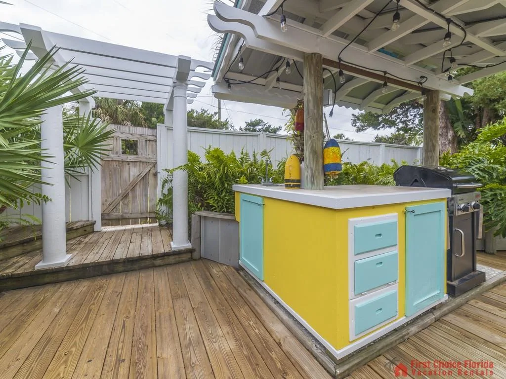 Island Surf Cottage Tiki Bar
