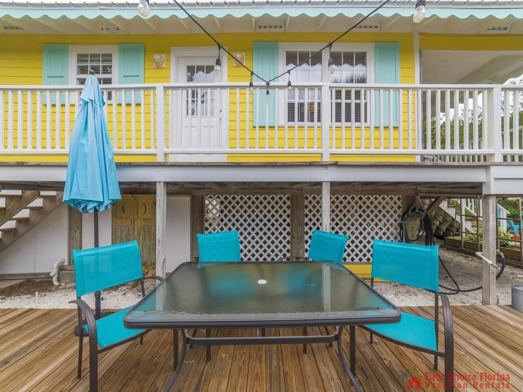 Island Surf Cottage Deck