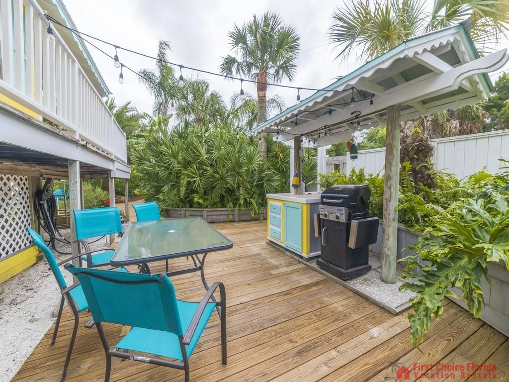 Island Surf Cottage Deck