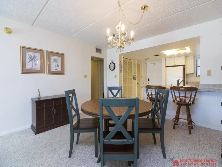 Island South Condominium 18 Dining Area