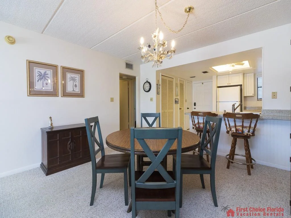 Island South Condominium 18 Dining Area